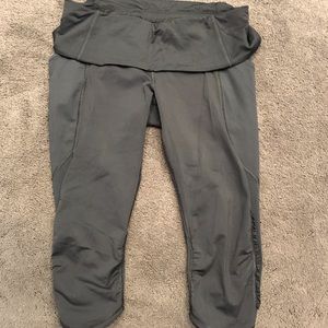 Lululemon black crops side pockets M